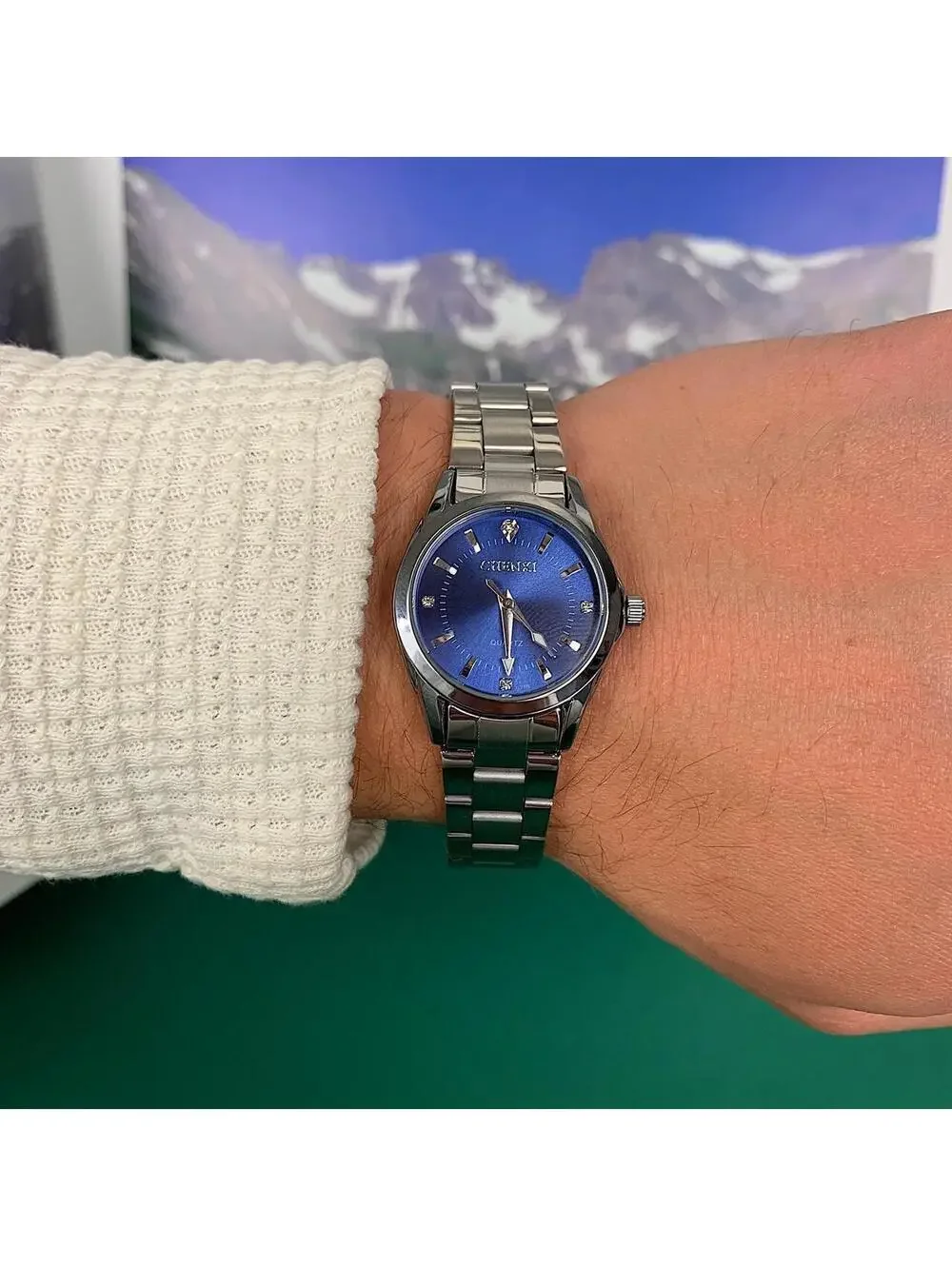 Y2k style Silver Classy Quartz Round Blue Stainless Steel Watch. Stainless steel